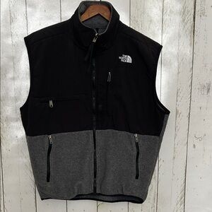 The North Face Men's Two-Tone Black and Gray Vest